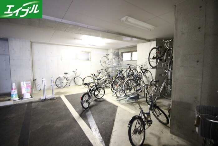 物件外観写真4　(駐輪場)