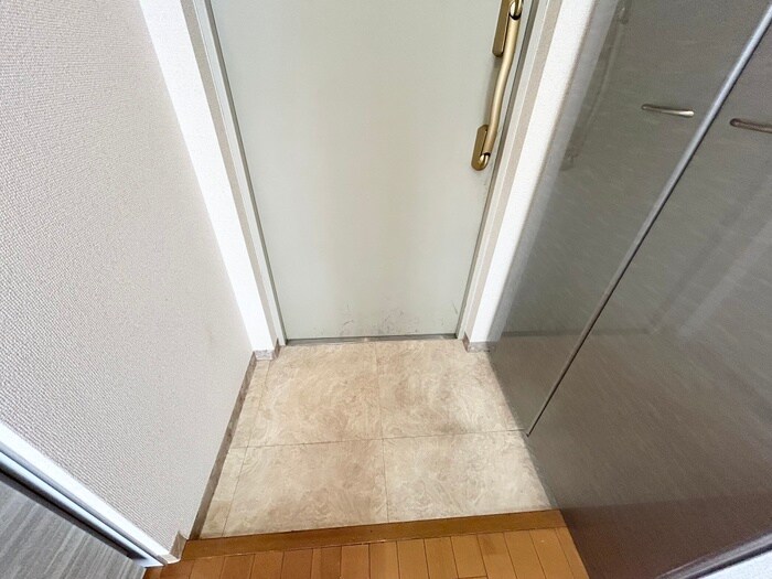 物件内観写真16　(玄関)