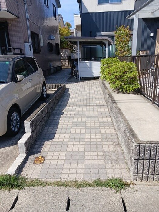 物件外観写真5　(エントランス部分)