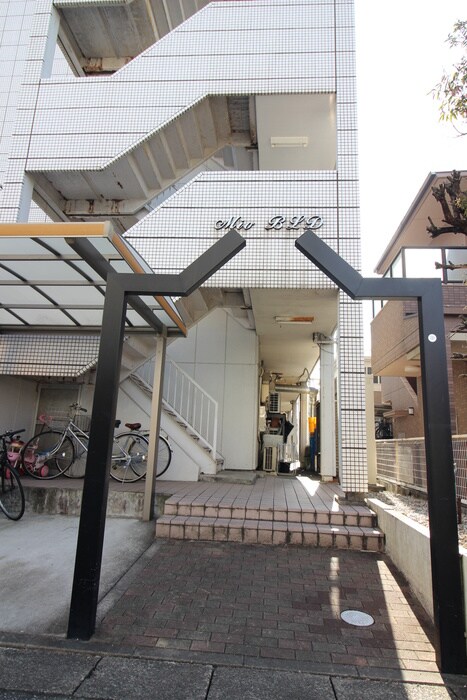 物件外観写真4　(エントランス部分)