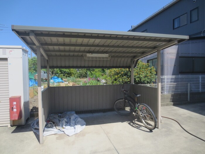 物件外観写真4　(駐輪場)