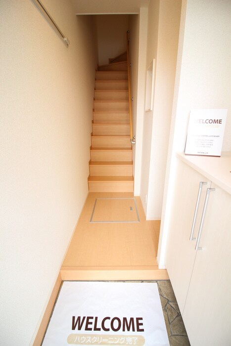 物件内観写真14　(玄関)