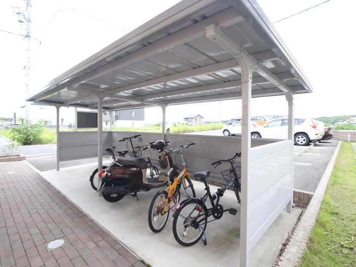 物件外観写真3　(駐輪場)