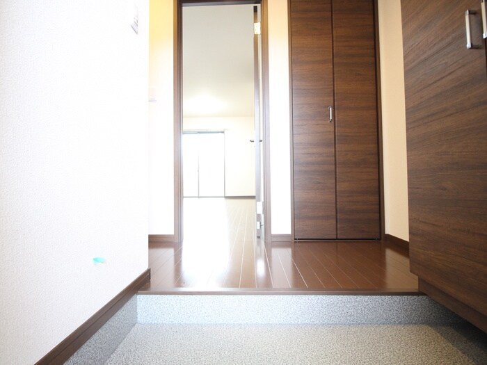 物件内観写真17　(玄関)