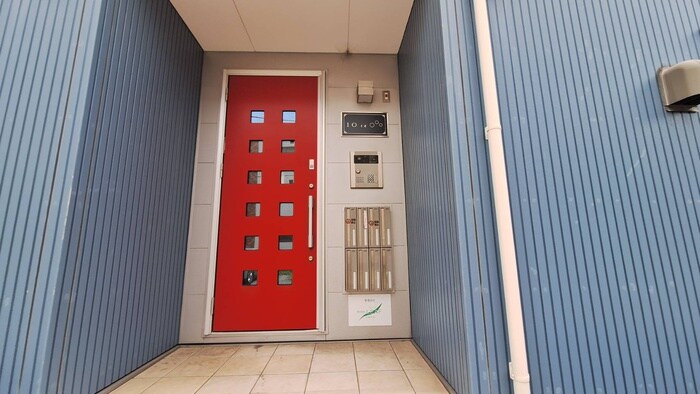 物件外観写真3　(エントランス部分)