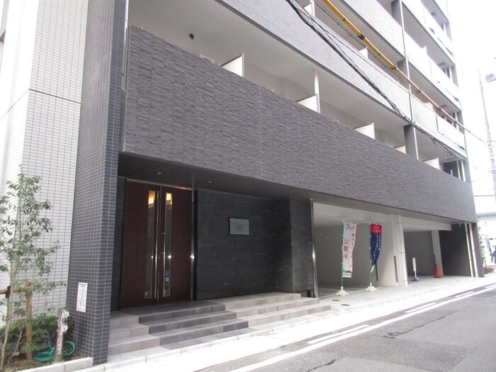 物件外観写真2　(エントランス部分)