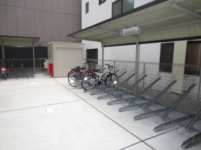 物件外観写真5　(駐輪場)
