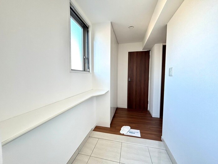 物件内観写真13　(玄関)