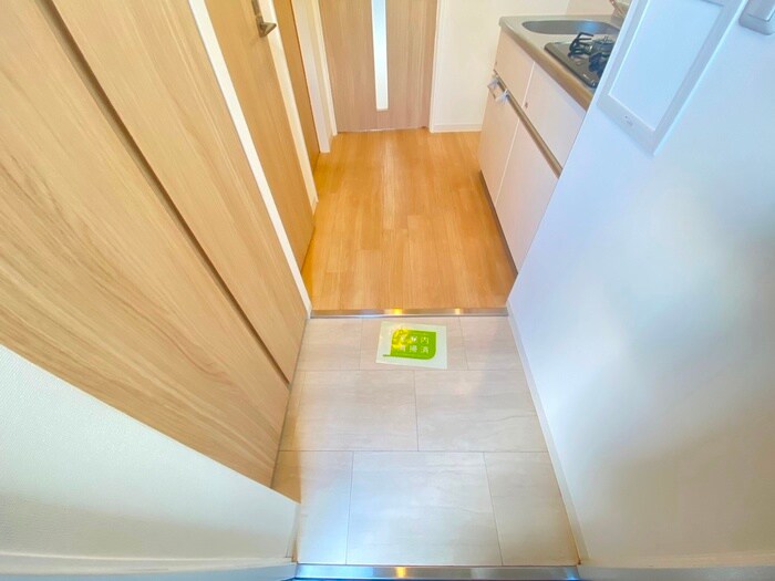 物件内観写真16　(玄関)