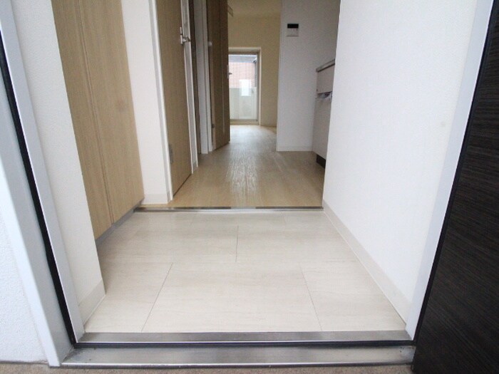 物件内観写真22　(玄関)