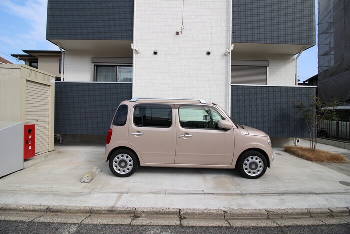 物件外観写真6　(駐車場)