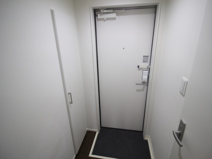 物件内観写真7　(玄関)