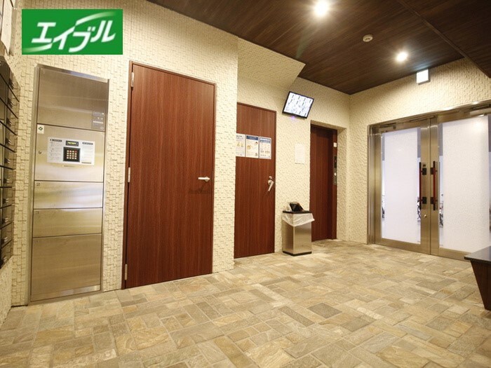 物件外観写真3　(エントランス部分)