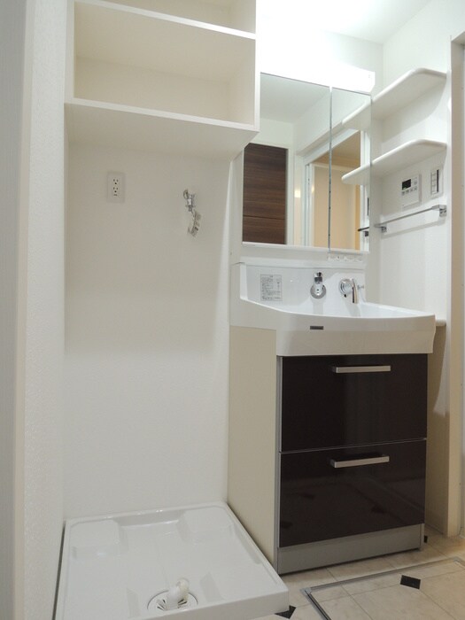 物件内観写真10　(洗濯機置場)