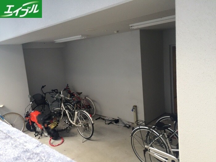 物件外観写真3　(駐輪場)