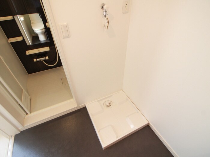 物件内観写真16　(洗濯機置場)