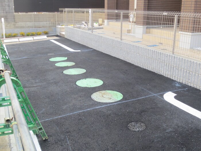 物件外観写真6　(駐車場)