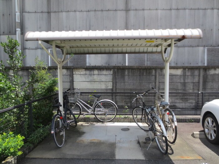 物件外観写真3　(駐輪場)