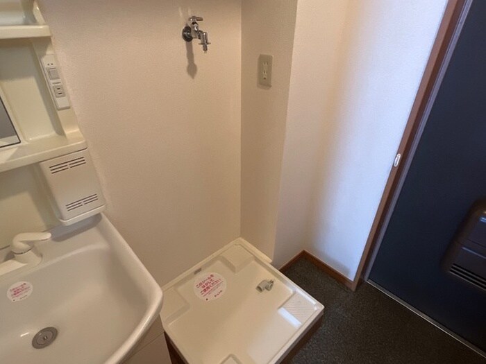 物件内観写真17　(洗濯機置場)