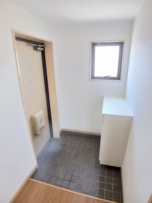 物件内観写真12　(玄関)