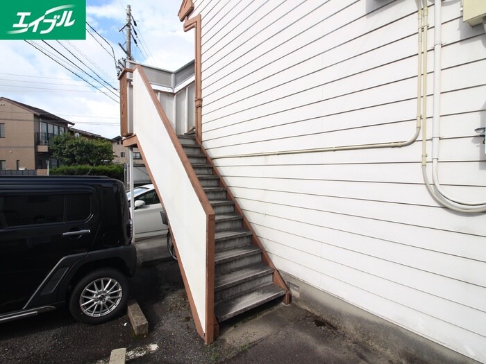 物件外観写真3　(エントランス部分)