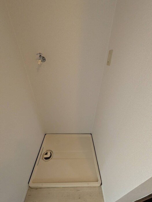 物件内観写真9　(洗濯機置場)