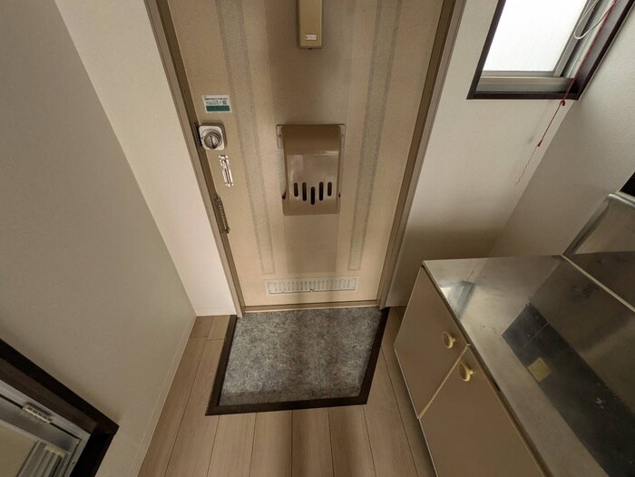 物件内観写真15　(玄関)