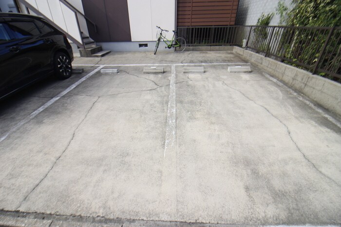 物件外観写真2　(駐車場)