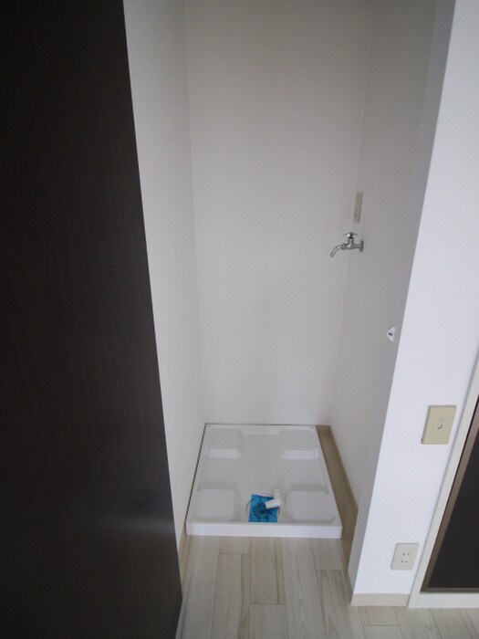 物件内観写真10　(洗濯機置場)