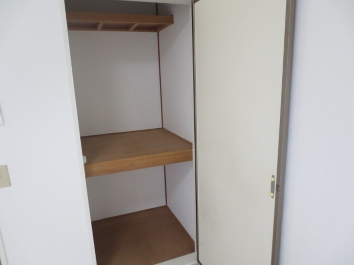 物件内観写真12　(収納)