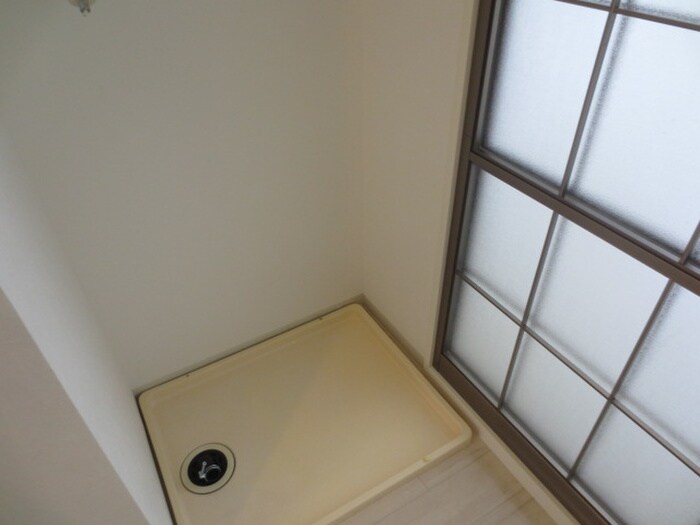 物件内観写真13　(洗濯機置場)