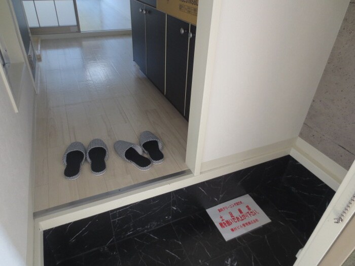 物件内観写真16　(玄関)