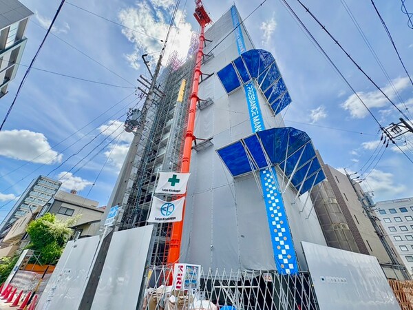 建築中