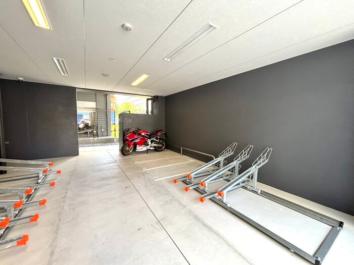 物件外観写真6　(バイク置き場)