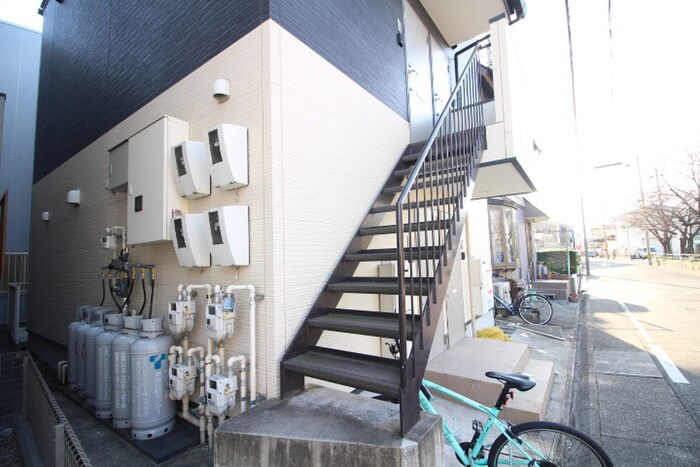 物件外観写真5　(エントランス部分)