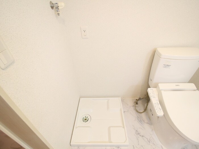 物件内観写真12　(洗濯機置場)