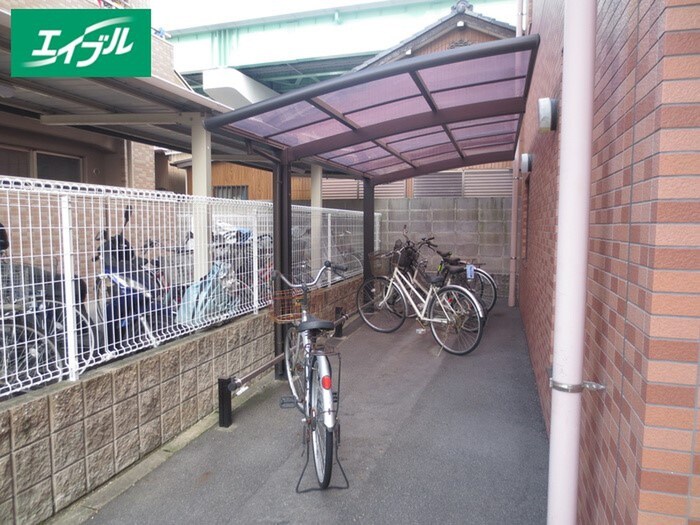物件外観写真3　(駐輪場)