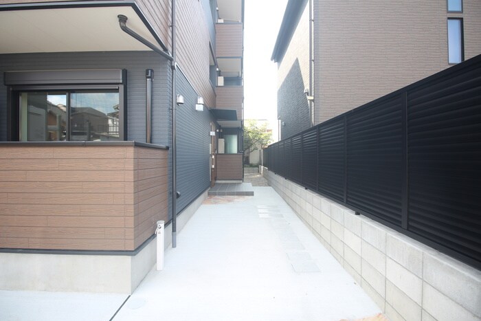 物件外観写真5　(エントランス部分)