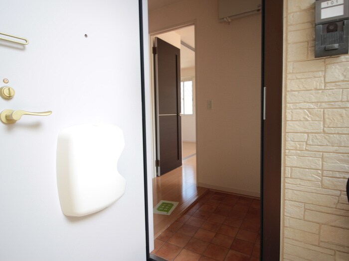 物件内観写真7　(玄関)