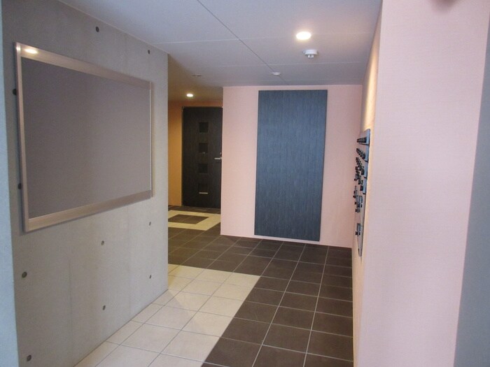 物件外観写真3　(エントランス部分)