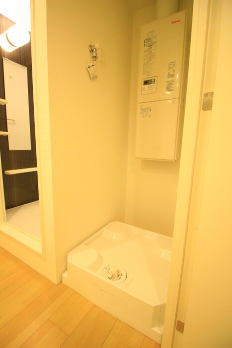 物件内観写真16　(洗濯機置場)