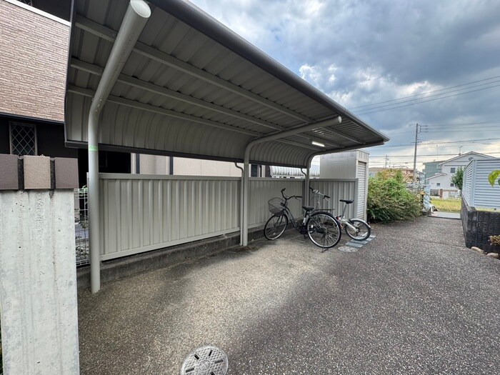 物件外観写真6　(駐輪場)