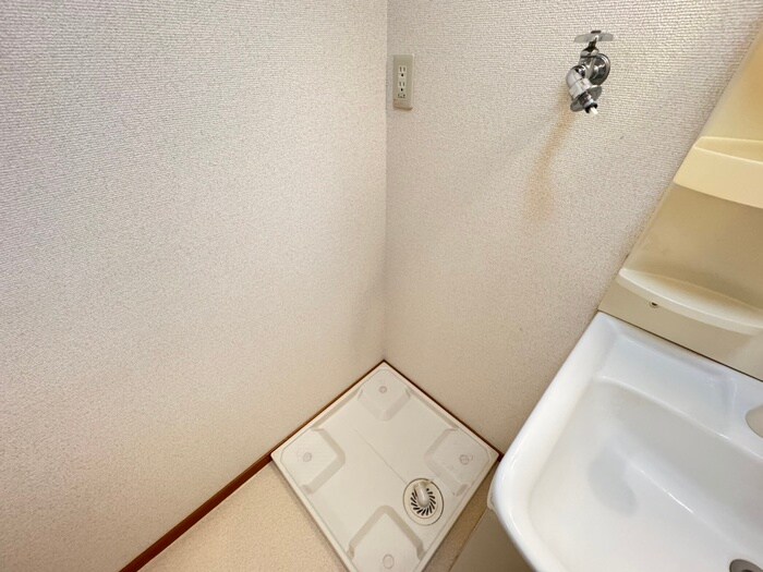 物件内観写真16　(洗濯機置場)