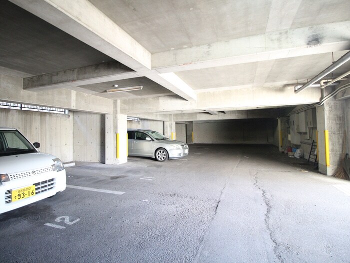 物件外観写真5　(駐車場)