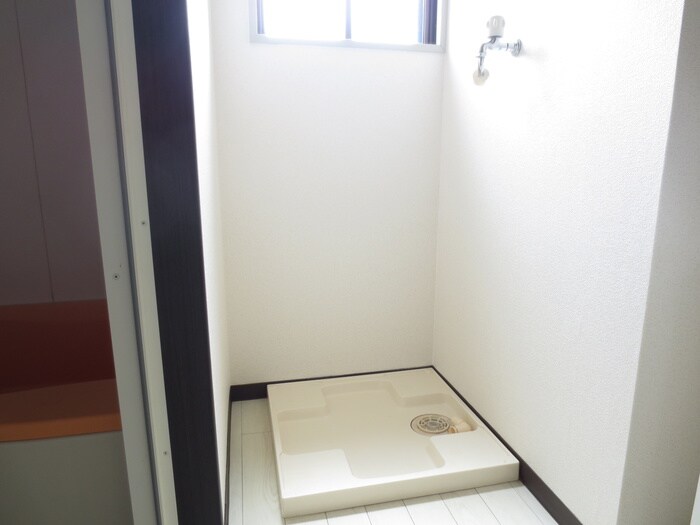 物件内観写真14　(洗濯機置場)