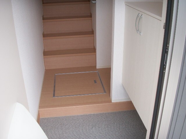 物件内観写真8　(玄関)