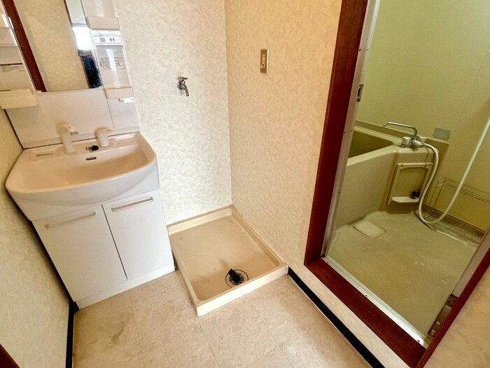 物件内観写真15　(洗濯機置場)