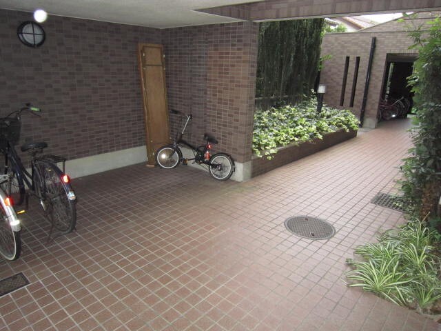 物件外観写真3　(駐輪場)