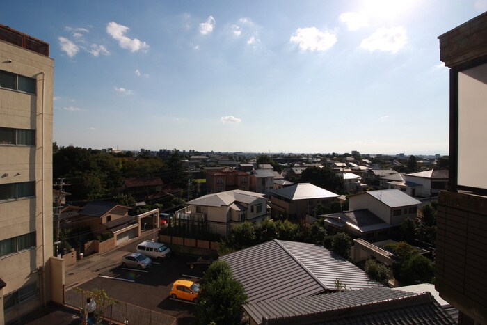 物件内観写真11　(室内からの展望)