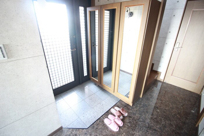 物件内観写真16　(玄関)